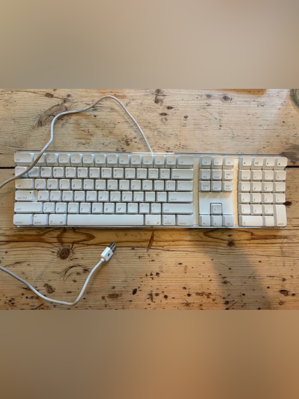 Vintage Apple A1048 wired usb chord keyboard